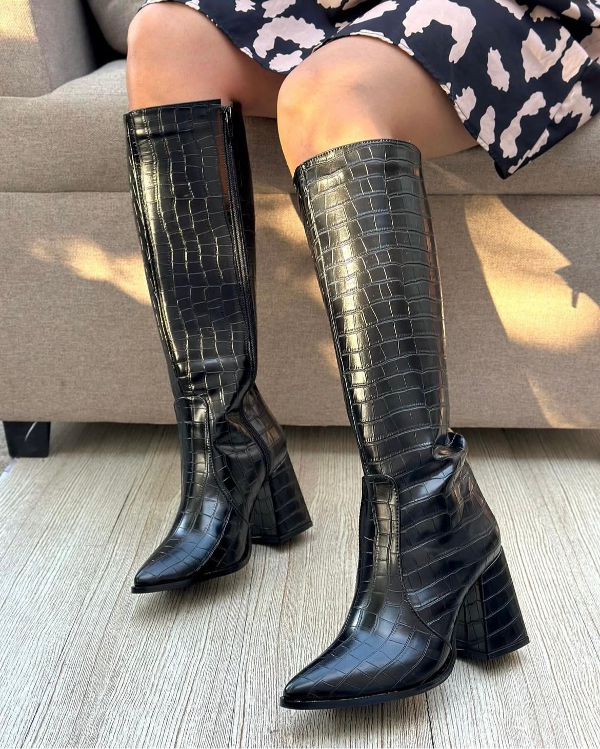 Cassandra Bota Alta diseño drilo